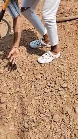 डूंगला पानी ग्रामपंचायत एक सांप निकला उसको रेस्क्यू किया महेंद्र जाधवा कुक्षी मोबाइल नंबर 7898792377