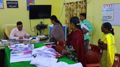 మునగాల: మునగాల తహసీల్దార్ తనిఖీ చేసిన కలెక్టర్ తనిఖీ సమయంలో విధులకు హాజరుకాని అధికారులు సగనికి పైగా సస్పెండ్