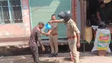 ब्रेकिंग हरदोई 
आरक्षियों ने नाले में गिरे शराबी की बचाई जान
सिपाही मलिखान सिंह व अमरजीत की मानवता की हो रही सराहना