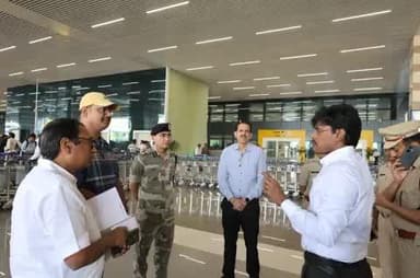 पटना एयरपोर्ट परिसर में कल दिनांक 15.10.2025 को संध्या में दो गुटों के बीच मार-पीट की घटना पर जिलाधिकारी, पटना ने कड़ी कार्रवाई की है। आज उन्होंने वरीय पुलिस अधीक्षक, पटना के साथ हवाई अड्डा का दौरा किया।