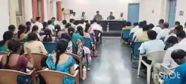 భద్రాచలం: భద్రాచలం ఐటిడిఏ సమావేశ మందిరంలో గిరిజన సంక్షేమ శాఖల పనిచేస్తున్న హెచ్ఎం, వార్డెన్ లతో సమావేశం నిర్వహించిన ఐటీడీఏ పీవో