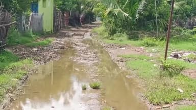 செங்கம்: புதிய குயிலம் பகுதியில் சேரும் சக அதிகமாக இருக்கும் சாலையால் பொதுமக்கள் அவதி சீரமைக்க கோரிக்கை
