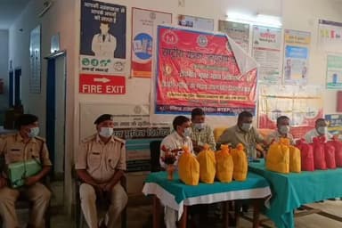 पाकुड़: टीबी मुक्त भारत अभियान के तहत जिले के 200 मरीजों को पदाधिकारियों ने लिया गोद #hiranpur #tv #pakur