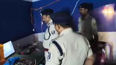 पुरनहिया: एसपी ने पुरनहिया बॉर्डर पर पहुंचकर बॉर्डर और कंट्रोल रूम का किया निरीक्षण