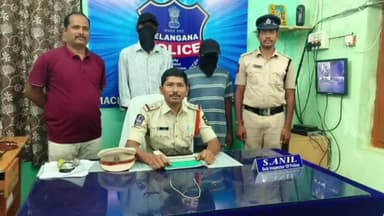 మాచారెడ్డి: కొత్తపల్లిలో ఓ ఇంట్లో బంగారం వెండి చోరీ దుండగులను అరెస్టు చేసి కోర్టులో హాజరు పరిచిన ఎస్ఐ అనిల్ కుమార్