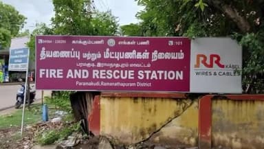 பரமக்குடி: தீயணைப்பு நிலையத்தில் லஞ்ச ஒழிப்பு போலீசார் நடத்திய சோதனையில் கணக்கில் வராத ரூ.35,300 மற்றும் வெடி கிப்ட் பாக்ஸ்கள் பறிமுதல்