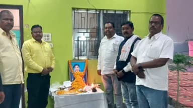 चुरचु: श्राद्ध कर्म में शामिल होकर मुखिया देवकी महतो ने शोक संतप्त परिजनों से मुलाकात की