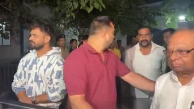 खेसारी लाल ने ज्वॉइन की लालू यादव की पार्टी, अब RJD के टिकट पर छपरा से लङेगे चुनाव! #khasarilalyadav #chapra #tejashwi