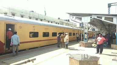 வண்டலூர்: தாம்பரம்-கூடுவாஞ்சேரி இடையே 17-ந்தேதி சிறப்பு ரெயில்கள்