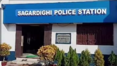 সাগরদিঘি: কালী পূজার আগে অপ্রীতিকর ঘটনা রুখতে সাগরদিঘী থানায় এলাকার  একাধিক জায়গা টহলদারি  পুলিশের