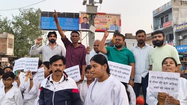 69 राज्य स्तरीय स्कूल गेम कराटे प्रतियोगिता में झुंझुनू दो एवं रेफरी के द्वारा सरासर चीटिंग कर गलत डिसीजन करके बच्चों को झुंझुनू के बच्चों को आगे बढ़ाया