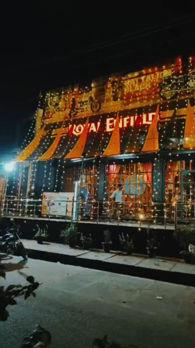 सबकी पसंद बुलेट 😘
#karnataka #kantara #homablefilms #follower #RoyalEnfield #maharajganj #rkmotors #kannada #up #ride #love #bullet #mrjwallaharmy