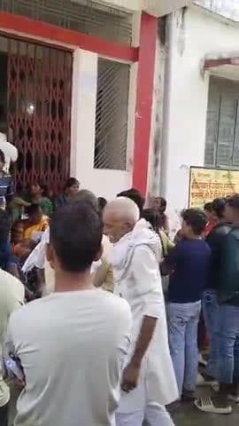 औरंगाबाद जिले के देव प्रखंड क्षेत्र में बीज वितरण को लेकर लगी भीड़।।
#Aurangabad
#deo