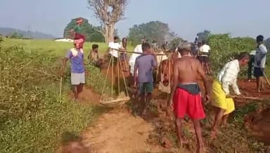 Roghadih se kurumgarh thana tak road vana rahe hai gramin