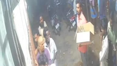 திருக்கழுக்குன்றம்: புறவழி சாலையில் உள்ள அரசு மதுபான கடையில் நான் தான் ரவுடி எனக்கு இலவசமாக மதுபானம் கொடுக்க வேண்டும் சமூக வலைதளங்களில் பரவும் வீடியோ