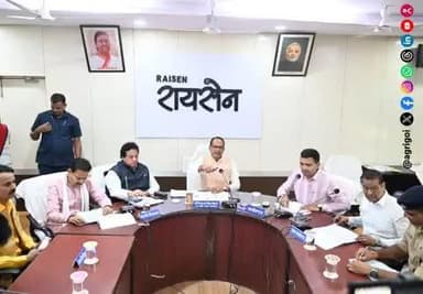 माननीय केंद्रीय कृषि मंत्री श्री शिवराज सिंह चौहान ने रायसेन (मध्य प्रदेश) में उच्चस्तरीय बैठक की। #AgriGoI