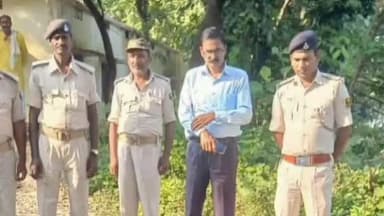 सुप्पी: सुप्पी थाना परिसर में अंचलाधिकारी की मौजूदगी में 440 लीटर देशी शराब का किया गया विनष्टीकरण