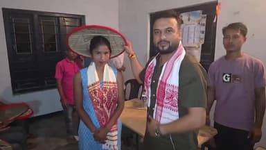 পলাশবাৰী: পলাশবাৰীৰৰ বেজৰটাৰীত মেধাৰ ভিত্তিত চাকৰি লাভ কৰা যুৱক যুৱতীক সম্বৰ্ধনা।