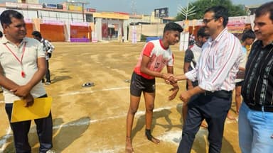 अमरोहा ट्रेड फेयर: कबड्डी-रस्साकसी में दिखा खिलाड़ियों का दम, म्यूजिकल चेयर में जमकर हुई मस्ती