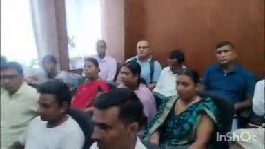 सोनभद्र बंशी सुर्यपुर: सोनभद्र: बंशी सूर्यपुर प्रखंड मुख्यालय में स्वच्छता पर्यवेक्षक एवं विकास मित्र की बैठक आयोजित