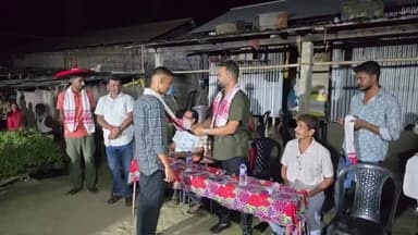 পলাশবাৰী: পানীখাইটিতত মেধাৰ ভিত্তিত চাকৰি লাভ কৰা যুৱকক সম্বৰ্ধনা।