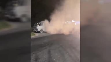 গোয়ালপোখর ১: শুক্রবার সন্ধ্যায় চলন্ত মারুতি গাড়িতে আচমকাই আগুন লাগার ঘটনায় চাঞ্চল্য ছড়িয়েছে এলাকায়