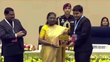 पाकुड़: पाकुड़ को राष्ट्रीय गौरव, आदि कर्मयोगी अभियान में बेहतरीन कार्य ,उपायुक्त मनीष कुमार को राष्ट्रपति द्वारा सम्मान #award