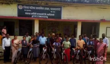 एटापल्ली: परसलगोंदी शाळेतील ८ विद्यार्थीनीना मानव विकास योजनेतून सायकल वितरण