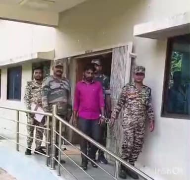 बड़ेराजपुर: ग्राम खल्लारी तेंदूभाटापारा के मकान में हुई चोरी के मामले में विश्रामपुरी थाना पुलिस ने एक चोर को गिरफ्तार कर जेल भेजा