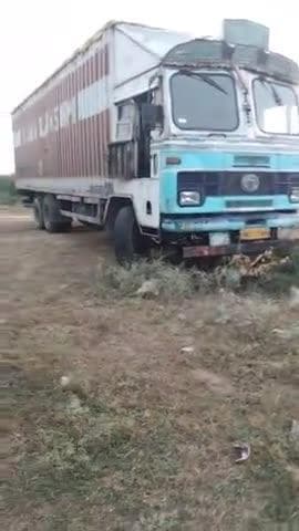 भिंड गहेली रात 11 बजे एक कंटेनर गाय के साथ पकड़ा गया गहेली से सिरसी मार्ग पर