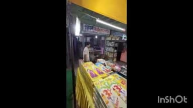 मेन रोड स्थित शिखा जेनरल स्टोर में दीपावली के अवसर पर पटाखो में आकर्षक ऑफर
