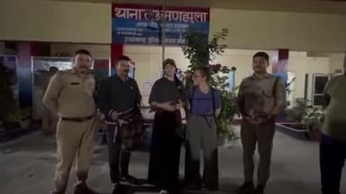 यमकेश्वर: पौड़ी पुलिस ने कीमती गहने व दस्तावेज सहित पूरा बैग बरामद कर विदेशी महिला के चेहरे पर लौटाई मुस्कान