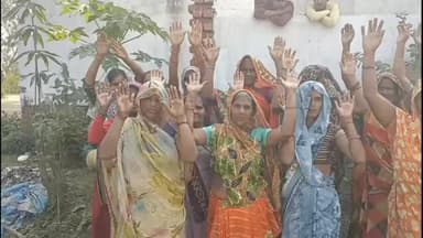 कच्चे नाले की जमीन पर दबंगों ने किया कब्जा  महिलाओं ने किया विरोध प्रदर्शन बरखेड़ा ब्लाककी ग्राम पंचायत उमरिया का मामला