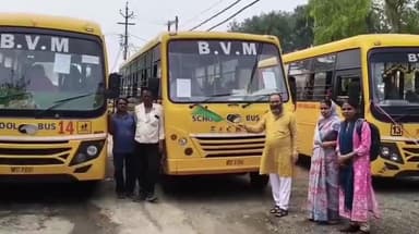 इछावर: जिले के इछावर से मुख्यमंत्री के कार्यक्रम के लिए बसें रवाना, नगर परिषद अध्यक्ष ने दिखाई हरी झंडी