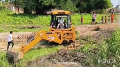 डंडा: डंडा प्रखंड के भिखही गांव स्थित इमरीती छठ घाट की जेसीबी मशीन से हुई साफ़-सफाई