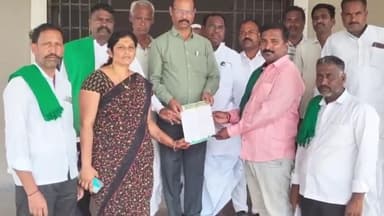 ಬಬಲೇಶ್ವರ: ಬೆಳೆಹಾನಿ ಪರಿಹಾರಕ್ಕಾಗಿ ಪಟ್ಟಣದಲ್ಲಿ ತಹಸಿಲ್ದಾರರಿಗೆ ಮನವಿ ಸಲ್ಲಿಸಿದ ರೈತ ಸಂಘಟನೆ