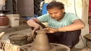 અસારવા: દીવાઓ બનાવવા પાછળ કારીગરો રાત-દિવસ કરી રહ્યા છે મહેનત; અમદાવાદના સરખેજમાં 200 જેટલા કારીગરો કરે છે કામ