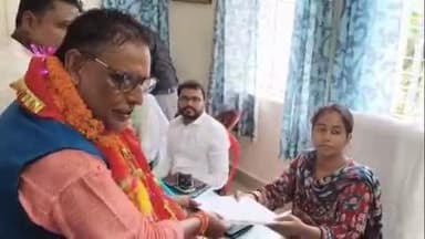 तेतरिया: चिरैया विधानसभा से जन सुराज पार्टी के प्रत्याशी ने निर्वाची पदाधिकारी सह डीसीएलआर के समक्ष किया नामांकन दाखिल