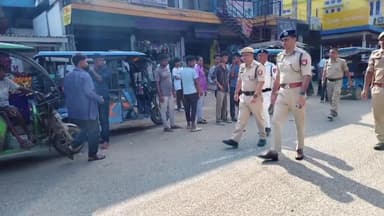 বইটামাৰী: যোগীঘোপাকে ধৰি জিলাৰ বিভিন্ন প্ৰান্তত কুতাঘাট মুকল কাৰ্যক ৰোধ কৰিবলৈ জিলাৰ জেষ্ঠ্য আৰক্ষী অধীক্ষকৰ তহলদাৰী