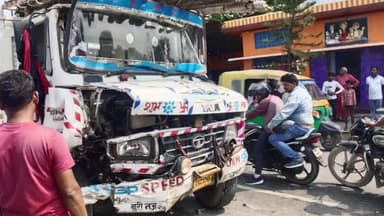 मरवन: करजा मलंग स्थान के पास ट्रक और पिकअप की टक्कर, कोई हताहत नहीं