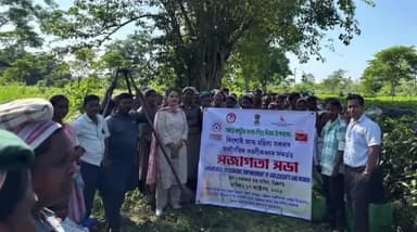 পশ্চিম ডিব্ৰুগড়: বৰবৰুৱা চাহ বাগিচাত অনুষ্ঠিত কৰা হয় চাহবাগিচাৰ মহিলা শ্ৰমিক সকলৰ অৰ্থনৈতিক ভাৱে সৱল হ'ব কৰিব পৰা সজাগতা সভা