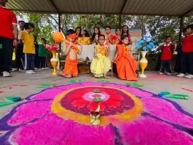 पाकुड़: सेंट डॉन बॉस्को स्कूल प्रांगण में दीप सज्जा, रंगोली प्रतियोगिता एवं राम–सीता की झलक प्रस्तुति का आयोजन
#pakur #school