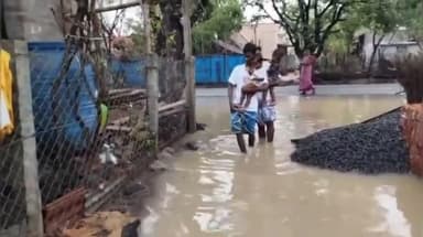 கடலாடி: இதம் பாடல் கிராமத்தை சூழ்ந்துள்ள மழை நீரால் மக்கள் அவதி