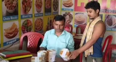 पाकुड़: पाकुड़ में खाद्य सुरक्षा विभाग की कार्रवाई, कई दुकानों से एक्सपायर्ड खाद्य सामग्री नष्ट किया गया #pakur #fssai #सुरक्षा