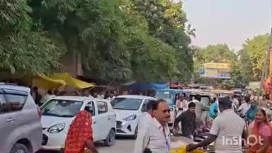 मनिया: धनतेरस पर गुलजार दिखे बाजार, जमकर हुई खरीदारी, लोगों ने वस्तु की जगह ठोस सोना-चांदी खरीदने में दिखाई दिलचस्पी