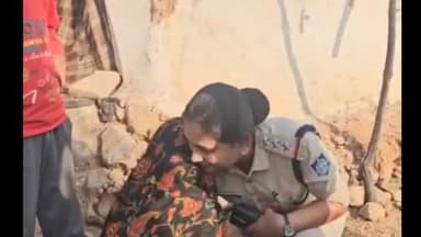 बड़ा मलेहरा: बड़ामलहरा: टीआई श्रद्धा शुक्ला ने बेसहारा महिलाओं को दी पूजन सामग्री, भावुक माहौल में मनाई दीपावली