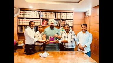 ਫਿਲੌਰ: ਫਿਲੋਰ ਤੋਂ ਵਿਧਾਇਕ ਵਿਕਰਮਜੀਤ ਨੂੰ ਨਿਵਾਸ ਸਥਾਨ ਵਿਖੇ ਸ੍ਰੀ ਸ੍ਰੀ ਆਦਰਸ਼ ਛਟ ਪੂਜਾ ਕਮੇਟੀ ਸਤਲੁਜ ਵੱਲੋਂ ਦਿੱਤਾ ਗਿਆ ਸੱਦਾ ਪੱਤਰ