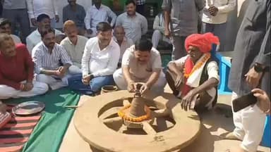 गुनौर: गुनौर विधायक डॉ. राजेश वर्मा ने मिट्टी के दीपक बनाकर स्वदेशी को बढ़ावा देने की अपील की