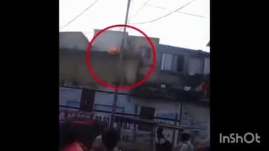 उल्हासनगर: उल्हासनगरच्या धोबी घाट येथे फटाके वाजवताना घरावर लागली आग