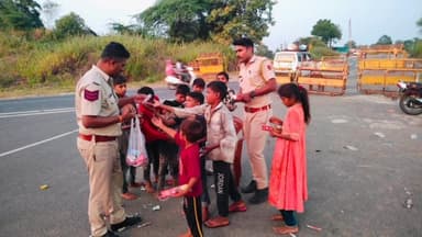 आनंदपुरी: मिठास अभियान के तहत आनंदपुरी पुलिस ने बच्चों के साथ मनाई दीपावली